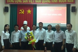Chi bộ 4 thuộc Đảng bộ Ban Quản lý dự án đầu tư xây dựng công trình dân dụng và công nghiệp tỉnh tổ chức Lễ kết nạp đảng viên mới
